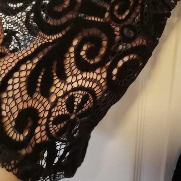 Beautiful net short dress  for winter - Picture 3 of 3